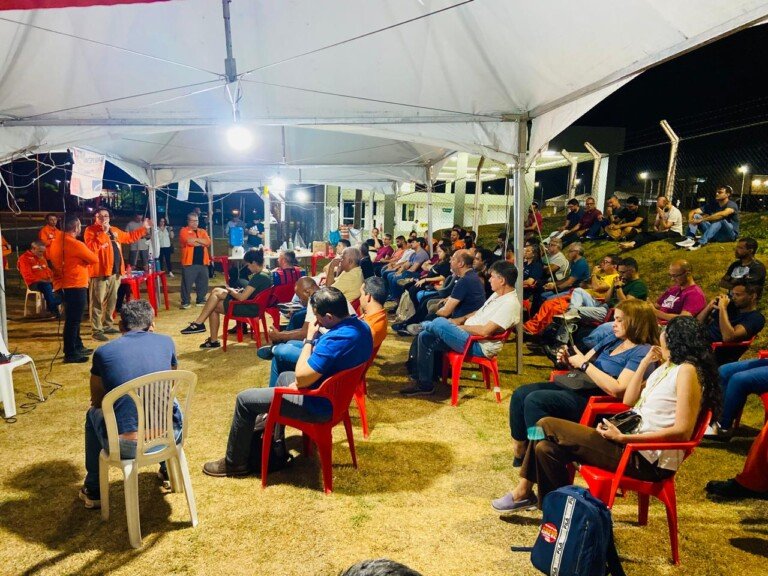 Petroleiros do Sistema Petrobras em Pernambuco aprovam suspensão da greve