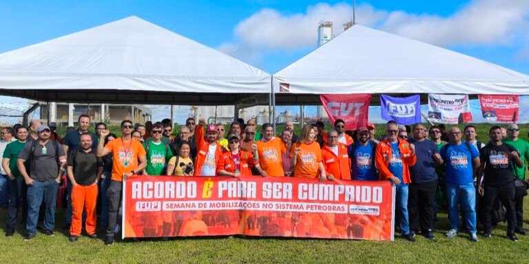 Petroleiros da Petrobras e da Transpetro em Pernambuco cobram da holding o cumprimento dos acordos